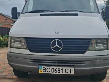 Белый Мерседес Sprinter, объемом двигателя 3 л и пробегом 398 тыс. км за 9500 $, фото 1 на Automoto.ua