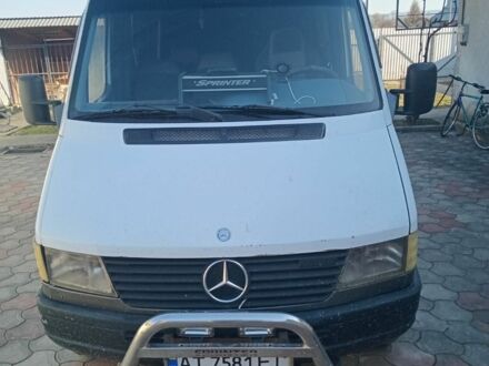 Белый Мерседес Sprinter, объемом двигателя 0 л и пробегом 276 тыс. км за 7500 $, фото 1 на Automoto.ua