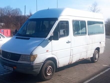 Белый Мерседес Sprinter, объемом двигателя 2.3 л и пробегом 412 тыс. км за 1000 $, фото 1 на Automoto.ua