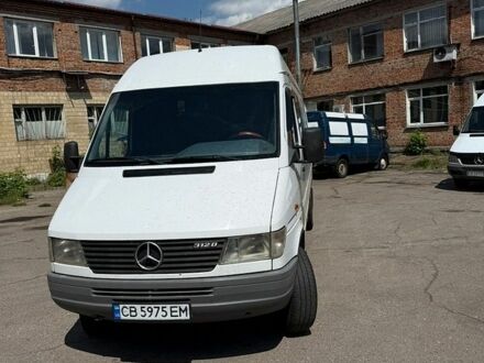 Белый Мерседес Sprinter, объемом двигателя 2.9 л и пробегом 300 тыс. км за 10500 $, фото 1 на Automoto.ua