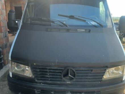 Белый Мерседес Sprinter, объемом двигателя 0 л и пробегом 298 тыс. км за 3498 $, фото 1 на Automoto.ua