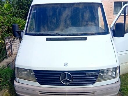 Білий Мерседес Sprinter, об'ємом двигуна 2.3 л та пробігом 480 тис. км за 3000 $, фото 1 на Automoto.ua