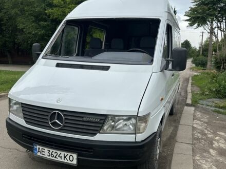 Белый Мерседес Sprinter, объемом двигателя 2.3 л и пробегом 300 тыс. км за 6500 $, фото 1 на Automoto.ua