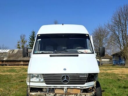 Білий Мерседес Sprinter, об'ємом двигуна 2.9 л та пробігом 400 тис. км за 2750 $, фото 1 на Automoto.ua