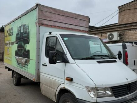 Белый Мерседес Sprinter, объемом двигателя 2.3 л и пробегом 400 тыс. км за 4500 $, фото 1 на Automoto.ua