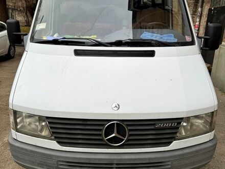 Белый Мерседес Sprinter, объемом двигателя 2.3 л и пробегом 300 тыс. км за 5200 $, фото 1 на Automoto.ua
