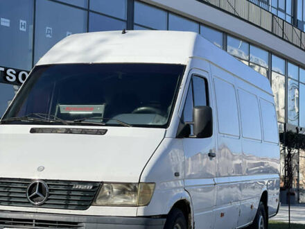Білий Мерседес Sprinter, об'ємом двигуна 2.9 л та пробігом 650 тис. км за 4500 $, фото 1 на Automoto.ua