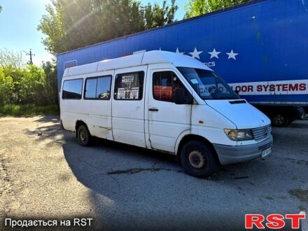 Белый Мерседес Sprinter, объемом двигателя 2.9 л и пробегом 300 тыс. км за 3200 $, фото 1 на Automoto.ua