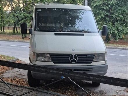 Белый Мерседес Sprinter, объемом двигателя 2.3 л и пробегом 524 тыс. км за 5000 $, фото 1 на Automoto.ua