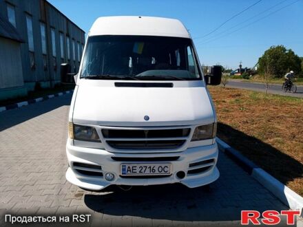 Белый Мерседес Sprinter, объемом двигателя 2.3 л и пробегом 100 тыс. км за 5000 $, фото 1 на Automoto.ua