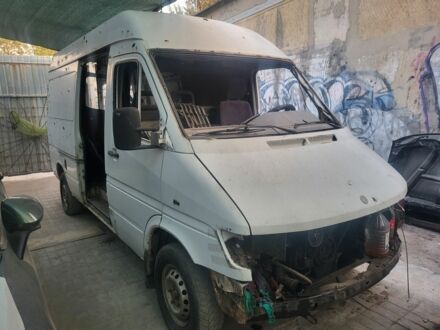 Белый Мерседес Sprinter, объемом двигателя 0 л и пробегом 220 тыс. км за 3503 $, фото 1 на Automoto.ua