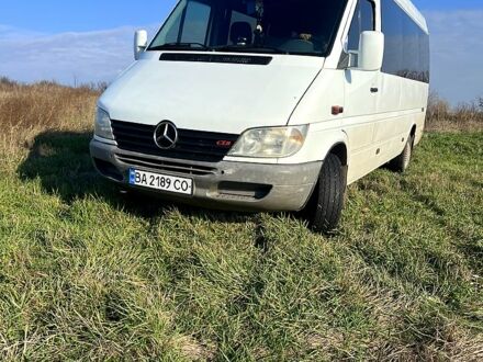 Белый Мерседес Sprinter, объемом двигателя 2.2 л и пробегом 700 тыс. км за 10000 $, фото 1 на Automoto.ua