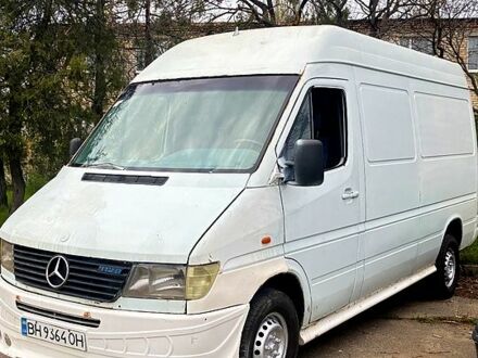 Белый Мерседес Sprinter, объемом двигателя 2.3 л и пробегом 300 тыс. км за 4200 $, фото 1 на Automoto.ua