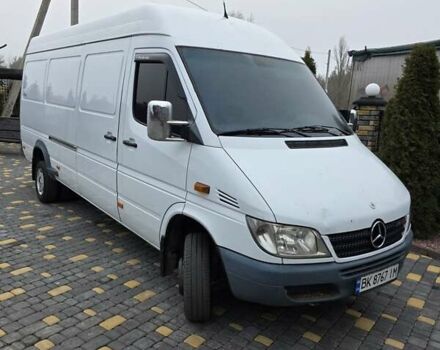Белый Мерседес Sprinter, объемом двигателя 2.7 л и пробегом 606 тыс. км за 11900 $, фото 1 на Automoto.ua