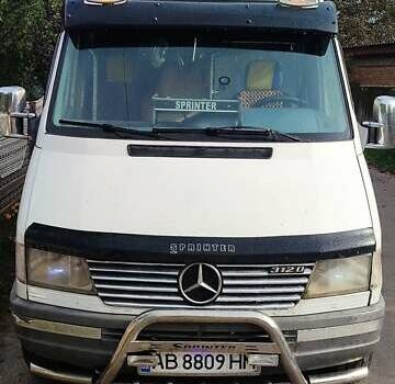 Белый Мерседес Sprinter, объемом двигателя 2.3 л и пробегом 240 тыс. км за 7500 $, фото 1 на Automoto.ua