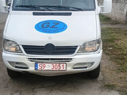 Белый Мерседес Sprinter, объемом двигателя 0 л и пробегом 200 тыс. км за 3989 $, фото 1 на Automoto.ua