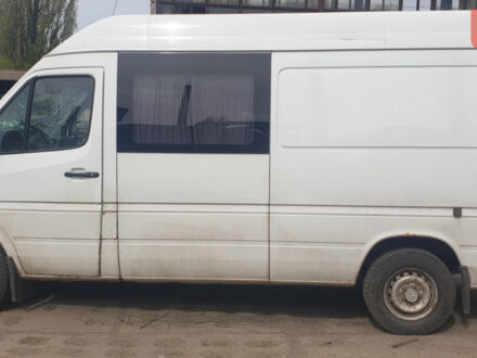 Белый Мерседес Sprinter, объемом двигателя 0 л и пробегом 700 тыс. км за 5900 $, фото 1 на Automoto.ua
