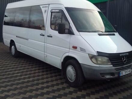 Белый Мерседес Sprinter, объемом двигателя 2.1 л и пробегом 500 тыс. км за 9000 $, фото 1 на Automoto.ua