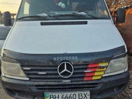 Белый Мерседес Sprinter, объемом двигателя 0 л и пробегом 70 тыс. км за 4800 $, фото 1 на Automoto.ua