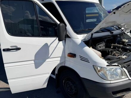 Белый Мерседес Sprinter, объемом двигателя 2.69 л и пробегом 669 тыс. км за 10800 $, фото 1 на Automoto.ua