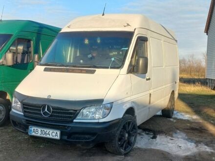 Белый Мерседес Sprinter, объемом двигателя 2.1 л и пробегом 300 тыс. км за 5500 $, фото 1 на Automoto.ua
