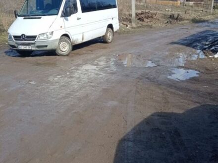 Білий Мерседес Sprinter, об'ємом двигуна 2.1 л та пробігом 405 тис. км за 5500 $, фото 1 на Automoto.ua