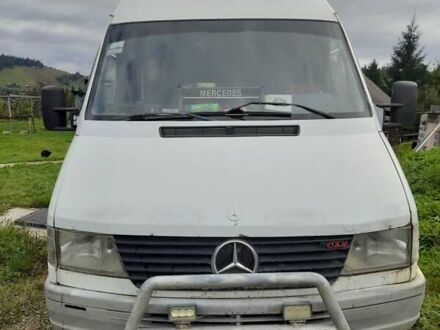 Білий Мерседес Sprinter, об'ємом двигуна 2.3 л та пробігом 300 тис. км за 3200 $, фото 1 на Automoto.ua