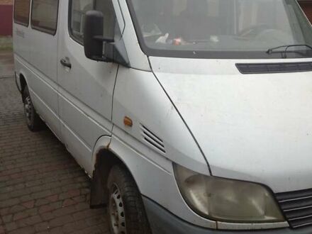Белый Мерседес Sprinter, объемом двигателя 2.2 л и пробегом 350 тыс. км за 4500 $, фото 1 на Automoto.ua