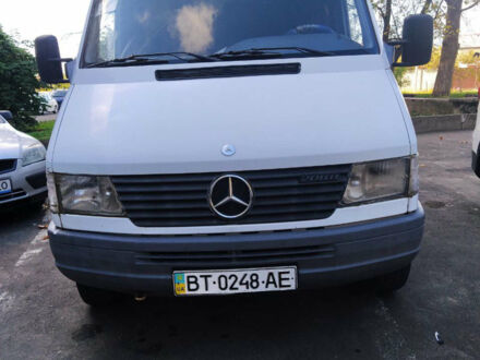 Белый Мерседес Sprinter, объемом двигателя 0 л и пробегом 400 тыс. км за 8000 $, фото 1 на Automoto.ua