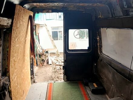 Белый Мерседес Sprinter, объемом двигателя 2.2 л и пробегом 480 тыс. км за 5000 $, фото 1 на Automoto.ua