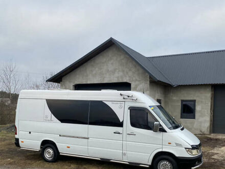 Белый Мерседес Sprinter, объемом двигателя 2.2 л и пробегом 711 тыс. км за 8500 $, фото 1 на Automoto.ua