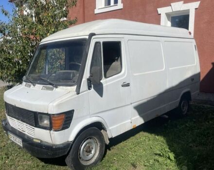 Білий Мерседес Sprinter, об'ємом двигуна 2.3 л та пробігом 300 тис. км за 2500 $, фото 1 на Automoto.ua