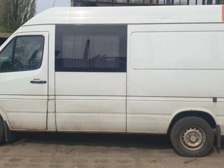 Белый Мерседес Sprinter, объемом двигателя 0 л и пробегом 700 тыс. км за 5900 $, фото 1 на Automoto.ua