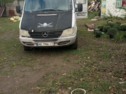 Мерседес Sprinter 2000 у Дніпро (Дніпропетровську) на Automoto.ua Білий Мерседес Sprinter, об'ємом двигуна 2.1 л та пробігом 470 тис. км за 4300 $, фото 1 на Automoto.ua