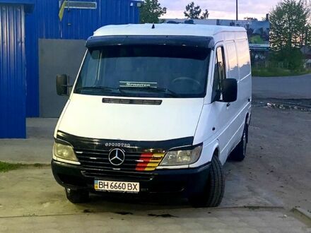 Белый Мерседес Sprinter, объемом двигателя 2.1 л и пробегом 500 тыс. км за 5500 $, фото 1 на Automoto.ua