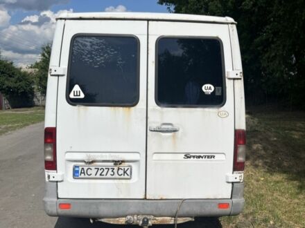 Белый Мерседес Sprinter, объемом двигателя 2.1 л и пробегом 350 тыс. км за 2700 $, фото 1 на Automoto.ua