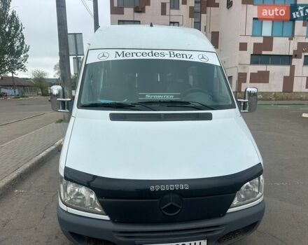 Белый Мерседес Sprinter, объемом двигателя 2.15 л и пробегом 300 тыс. км за 4000 $, фото 1 на Automoto.ua