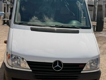 Белый Мерседес Sprinter, объемом двигателя 2.1 л и пробегом 563 тыс. км за 11500 $, фото 1 на Automoto.ua