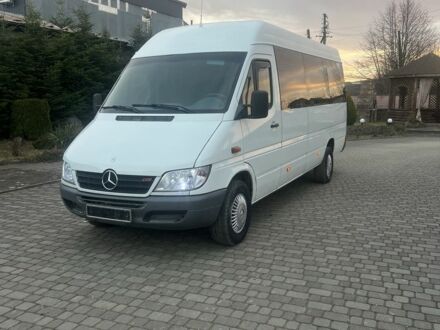 Белый Мерседес Sprinter, объемом двигателя 2.7 л и пробегом 700 тыс. км за 13800 $, фото 1 на Automoto.ua