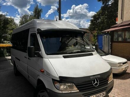 Белый Мерседес Sprinter, объемом двигателя 2.3 л и пробегом 625 тыс. км за 10000 $, фото 1 на Automoto.ua