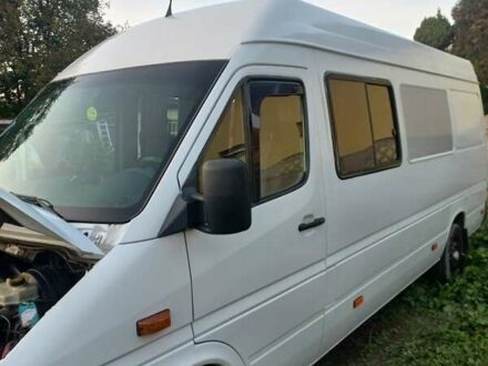 Мерседес Sprinter 2001 в Черновцах на Automoto.ua Белый Мерседес Sprinter, объемом двигателя 2.1 л и пробегом 6 тыс. км за 9550 $, фото 1 на Automoto.ua