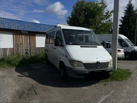 Белый Мерседес Sprinter, объемом двигателя 2.2 л и пробегом 350 тыс. км за 2000 $, фото 1 на Automoto.ua