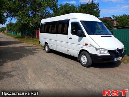 Белый Мерседес Sprinter, объемом двигателя 2.2 л и пробегом 800 тыс. км за 8350 $, фото 1 на Automoto.ua