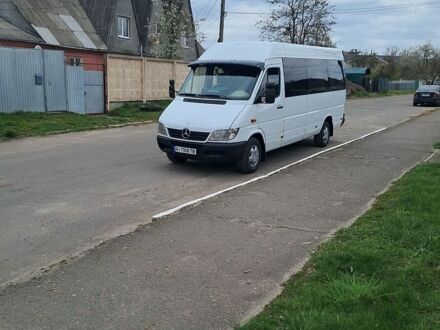 Белый Мерседес Sprinter, объемом двигателя 2.15 л и пробегом 889 тыс. км за 13900 $, фото 1 на Automoto.ua
