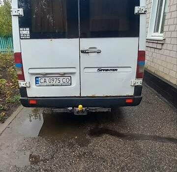 Белый Мерседес Sprinter, объемом двигателя 2.15 л и пробегом 200 тыс. км за 5000 $, фото 1 на Automoto.ua