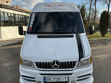 Белый Мерседес Sprinter, объемом двигателя 2.2 л и пробегом 467 тыс. км за 10300 $, фото 1 на Automoto.ua