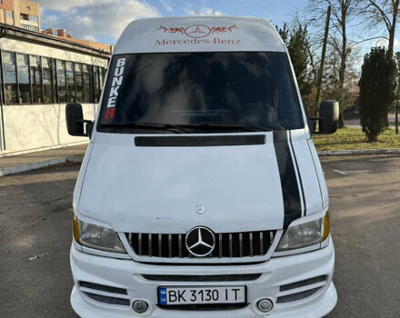 Белый Мерседес Sprinter, объемом двигателя 2.2 л и пробегом 467 тыс. км за 10300 $, фото 1 на Automoto.ua