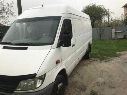 Белый Мерседес Sprinter, объемом двигателя 0.27 л и пробегом 400 тыс. км за 12200 $, фото 1 на Automoto.ua