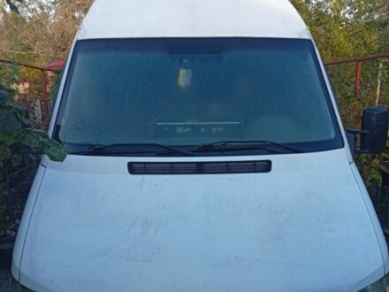 Белый Мерседес Sprinter, объемом двигателя 2.1 л и пробегом 247 тыс. км за 5000 $, фото 1 на Automoto.ua
