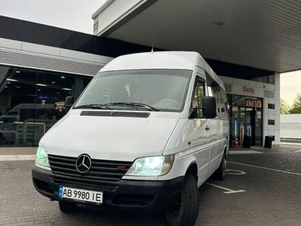 Белый Мерседес Sprinter, объемом двигателя 2.2 л и пробегом 495 тыс. км за 10000 $, фото 1 на Automoto.ua